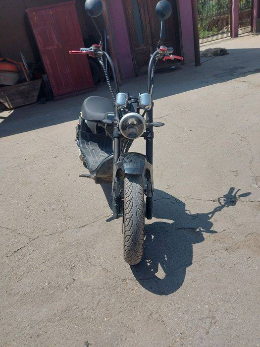 Vând scuter electric chopper 1500w baterie 12h