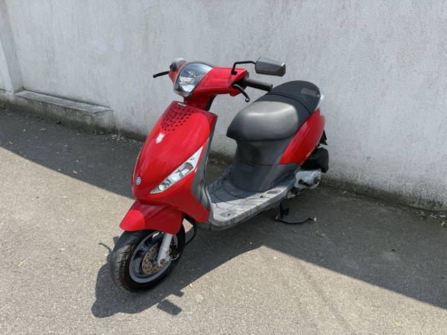 Scuter piaggio Zip 49 cm ( fabricatie 2009 ) 4 t