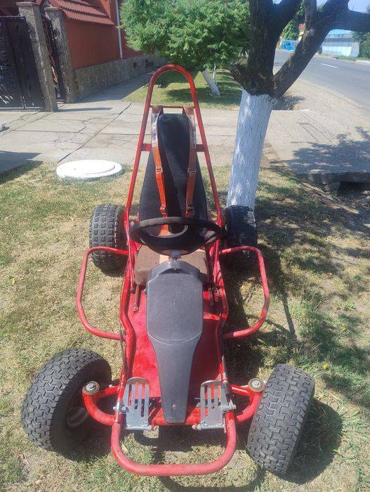 Vînd gocart cu motor