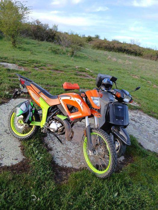 Vând sau schimb an 2006 capacitate motor 49 dețin acte