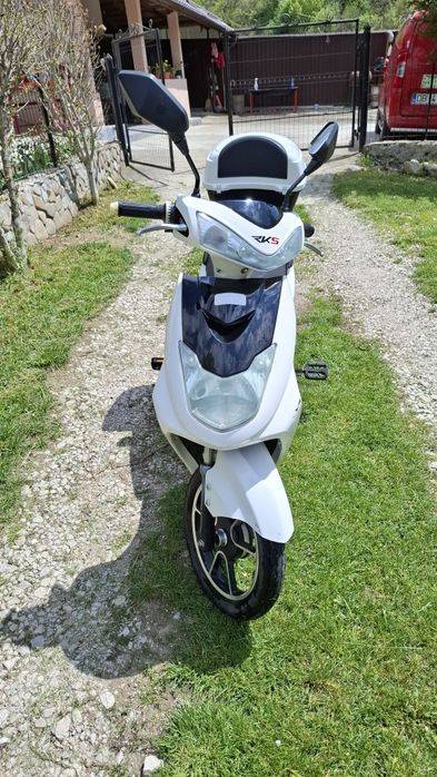 Vând scuter electric