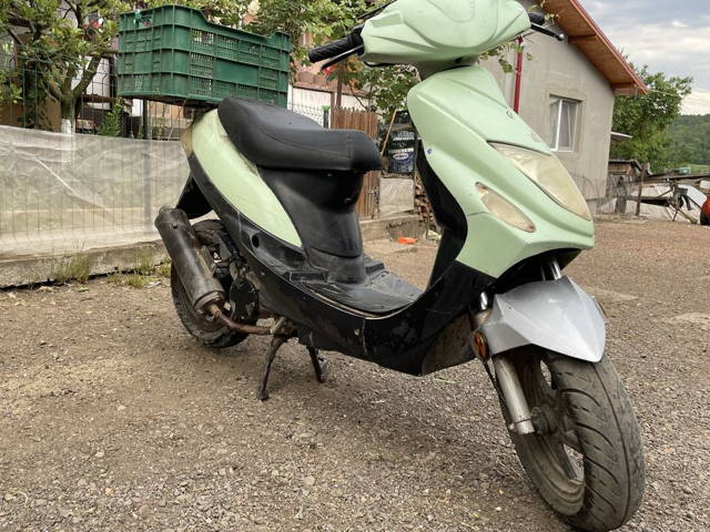 Vand scuter de 49 cc
