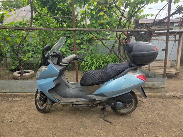 Vând motor aprilia atlantic