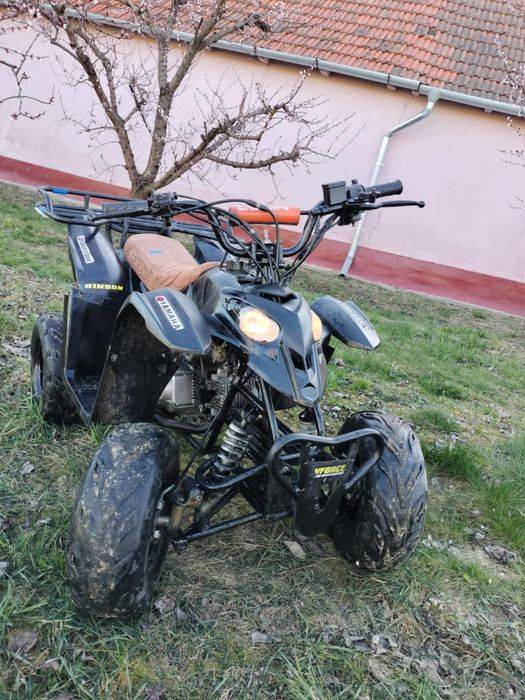 Vând sau schimb ATV.