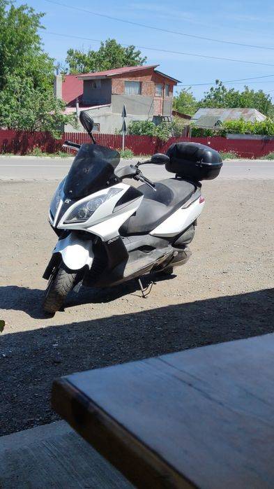 Vând scooter Kymco 300i