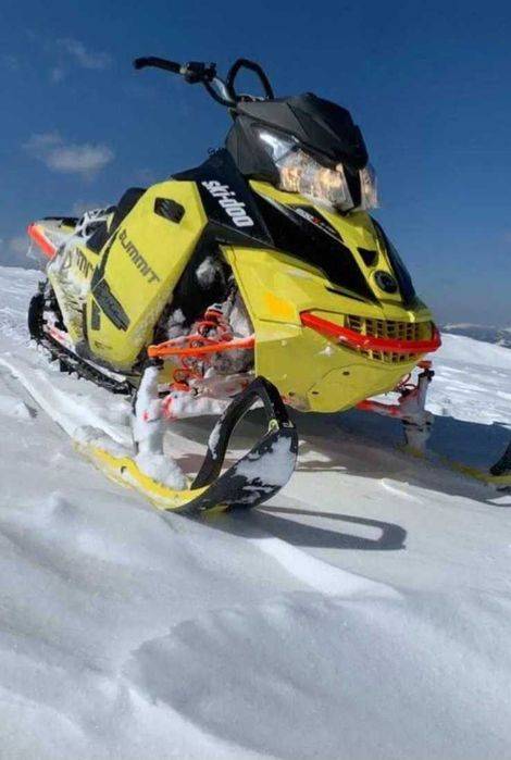 Snowmobil Skidoo 154