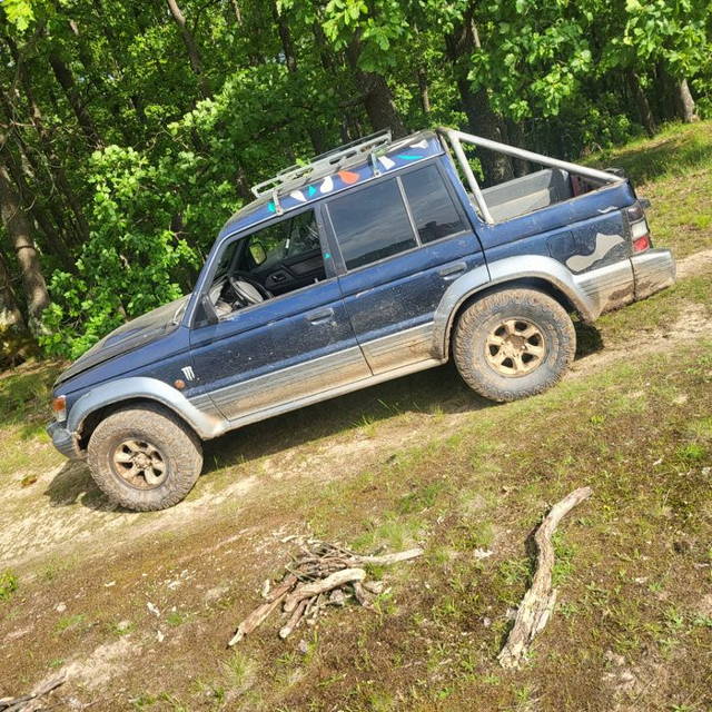Mitsubishi Pajero 2.8  vând schimb cu atv