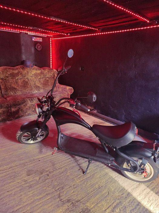Scuter electric chopper 1500W 12Ah Lithium autonomie 20-50km 25km/h