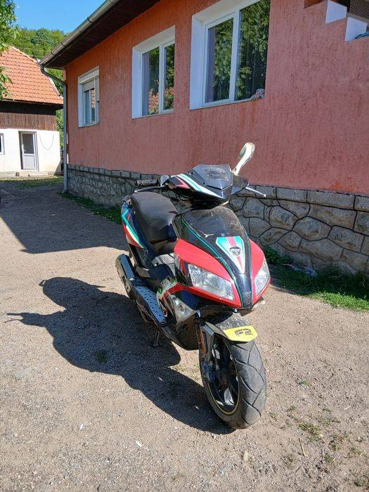 Vând scuter 49cc