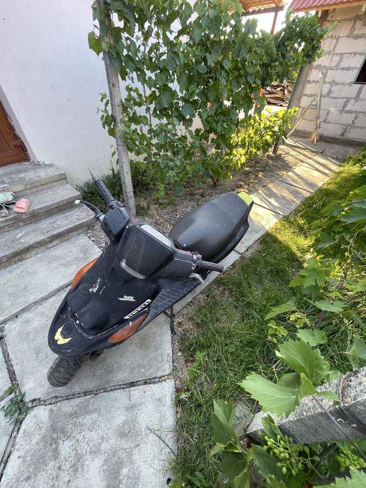 Scuter yamaha 1800 lei