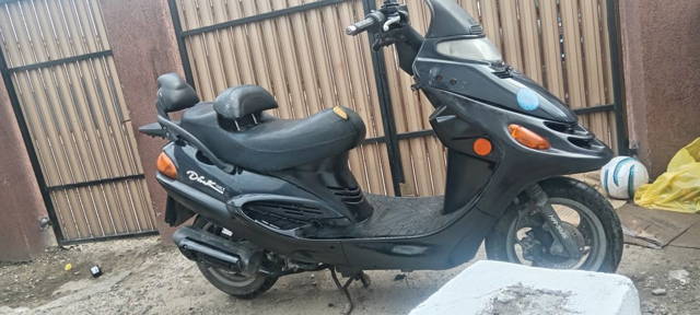 Vand sau schimb scuter kymco 150c