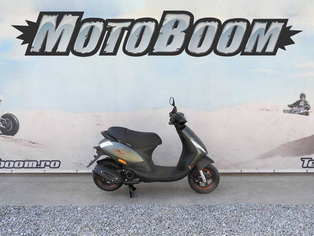 Lichidare Scuter Piaggio Zip 50 S E5 2024 | Rate | Leasing
