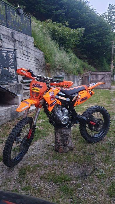 Vând moto cross 250cc 4 timpi