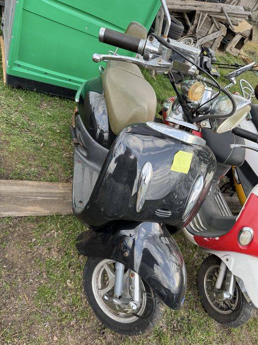 LOT 10 Scutere benzina fara permis 25km/h