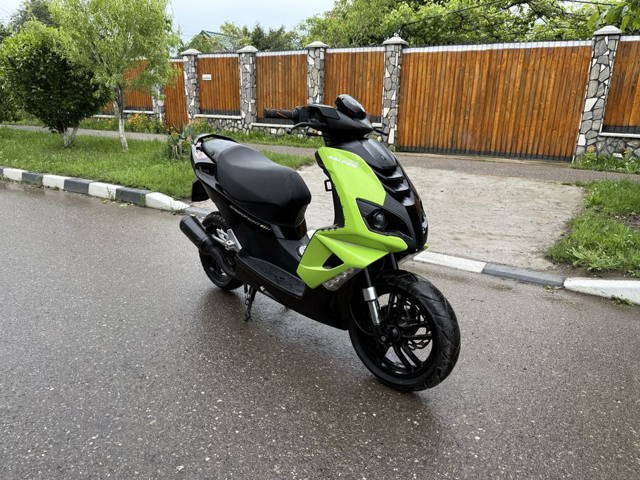 Scuter Peugeot Speedfight 4 2 t ( fabricatie 2015 ) imp germania