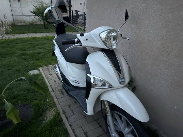 scuter piaggio liberty 125
