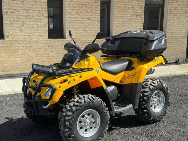Vând Can-Am outlander Bombardier 800