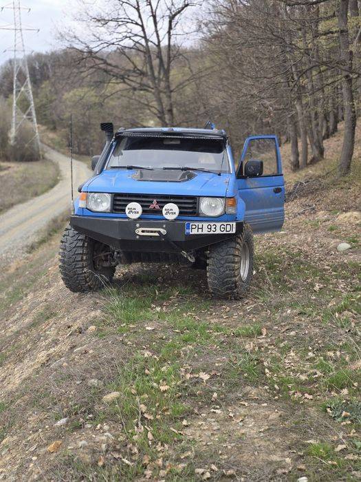 Vand pajero pregatit de offroad
