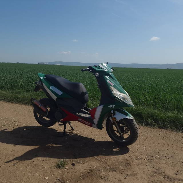 Scuter generic 49cc, pornește doar la buton