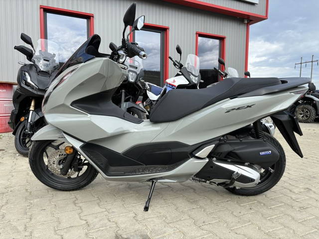 Scuter Honda PCX 125cc 2024 categoria B nou