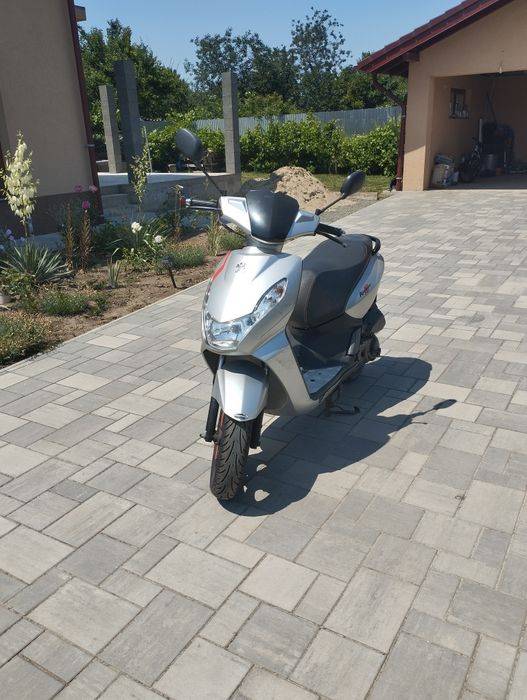 De vînzare skuter Peugeot an 2018 , adus din Germania cu acte!,49 cm.