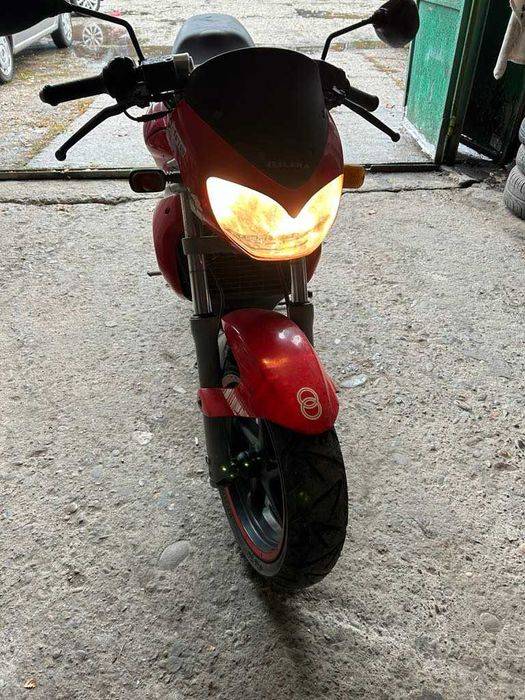 Vând scuter 180 gilera dna