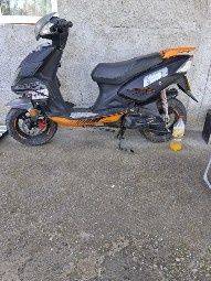 Scuter vînd schimb