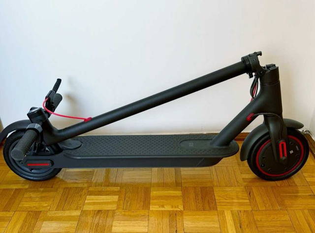 TROTINETĂ ELECTRICĂ XIAOMI MI PRO, 8.5 inch, pliabilă, negru
