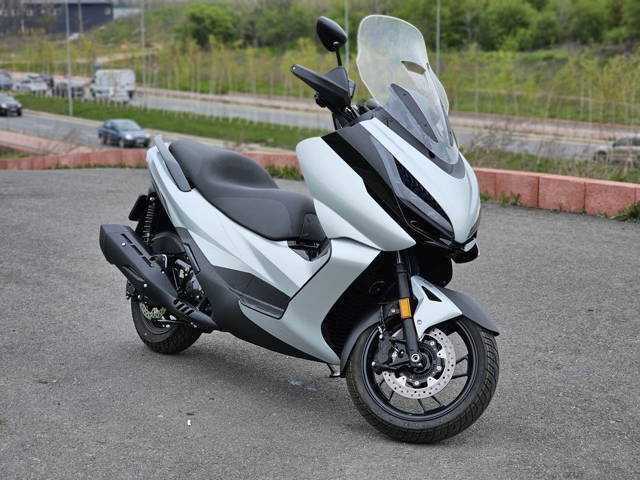 Maxi Scuter Zontes 350E - în garanție
