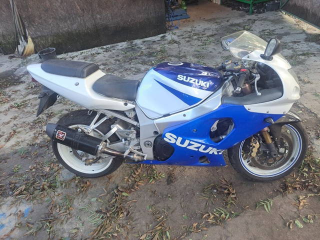 Vând piese suzuki gsxr 1000 k1/k2