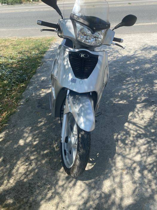 Vând scuter în 4 timpi