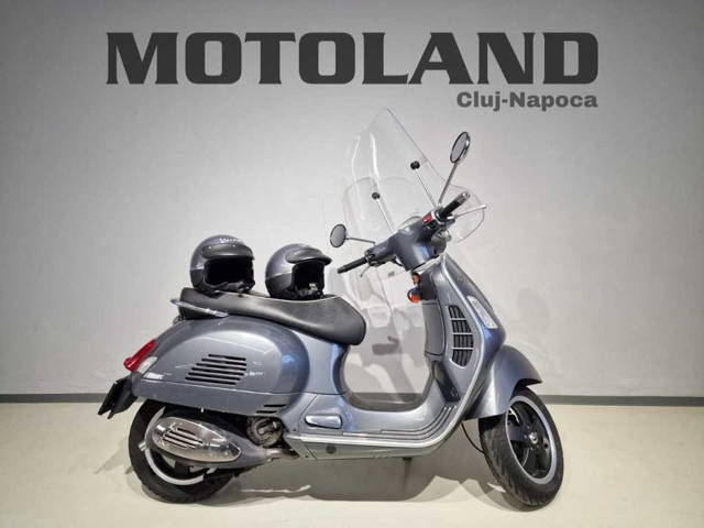Scuter Vespa GTS 300 2011