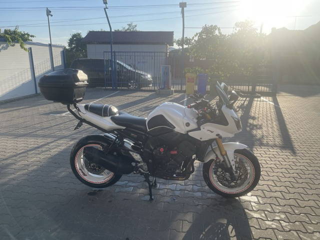 Yamaha FZ1  2006 34.000 2 chei