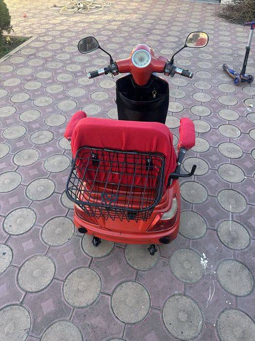 Scuter căruț cărucior electric pentru persoane cu dizabilități