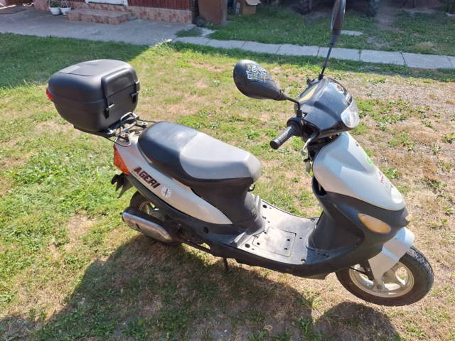 Scuter de 49 cm în 4 timpi