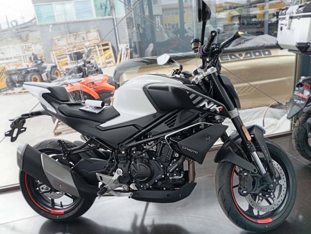 Motocicleta CFMOTO 450NK 2025