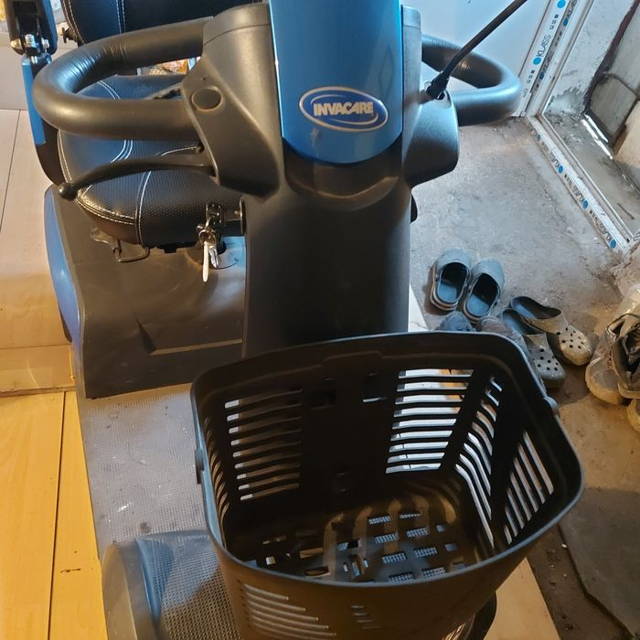 Vînd scooter electric cărucior pers.mobilitate redusă