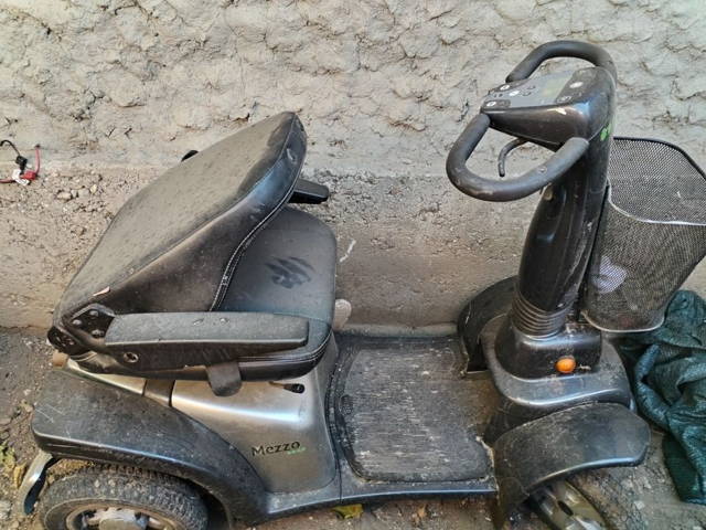 Vând scuter pentru persoane cu dizabilități nu am baterie la ele