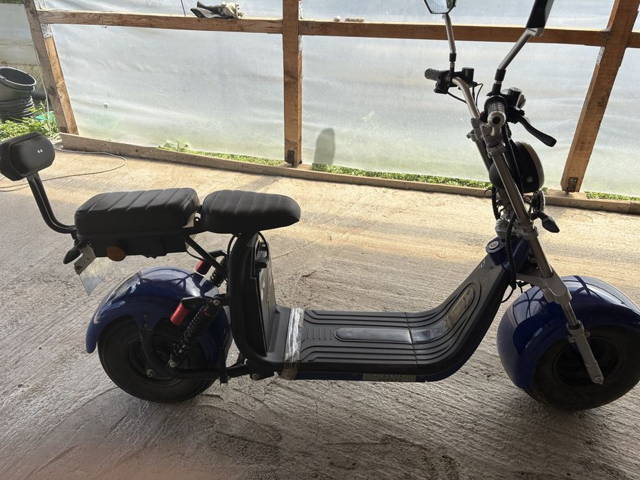 Scuter electric sport – 45 km/h, doar 2406 km, preț bun!