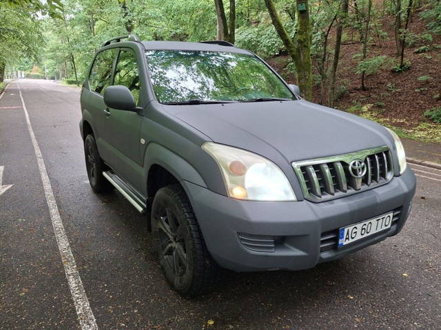 TOYOTA Land Cruiser  j 120 Autoutilitară