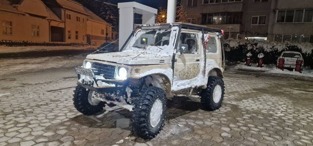 Suzuki samurai offroad