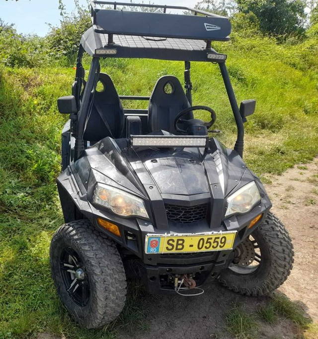 Vand UTV  800 ccm 4x4 -fabricat in America inmatriculat in Romania