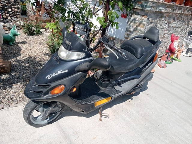 Vând scuter de 125 cu acte fiscal pe loc