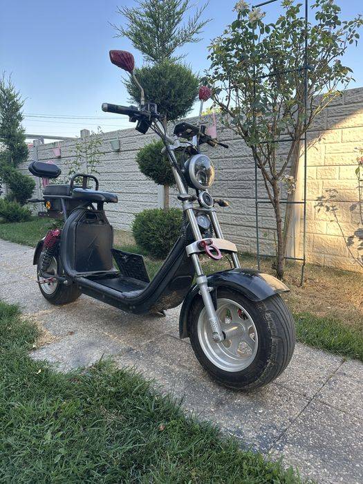 Scuter Electric 2000 W ( vand sau pentru piese )
