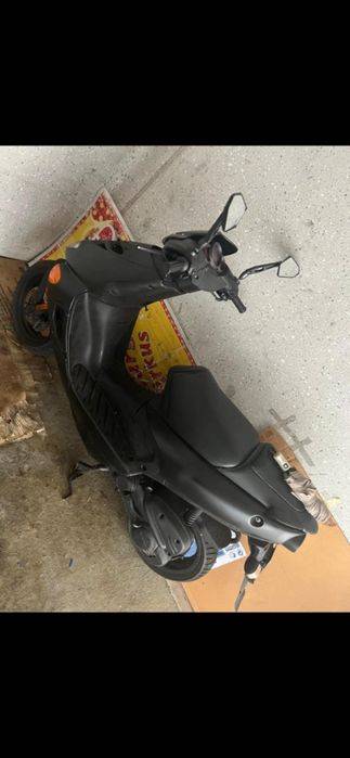 Vând scuter aprilia