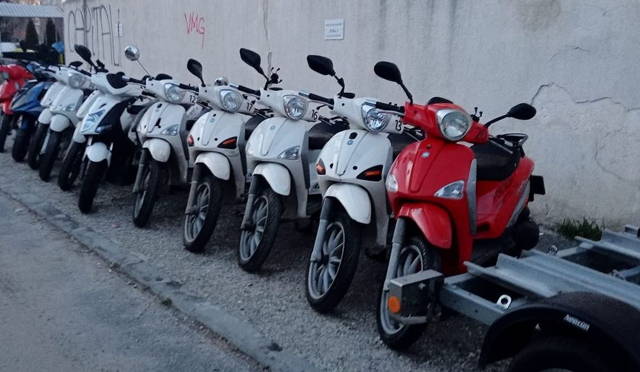 FOR RENT scuter Piaggio 50CC inchiriez sector 4 pentru GLOVO TAZZ BOLT