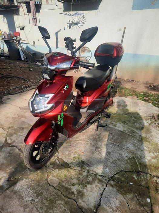 Vand scuter electric