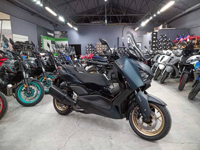 Yamaha X-Max Tech Max 125 2025 se conduce cu B125 -Yamaha Constanta