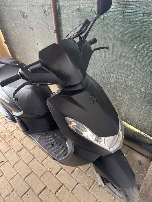 Inchiriez scuter cu permis si FARA PERMIS