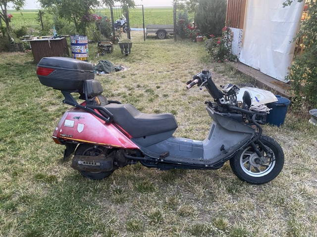 Scuter Honda CN 250